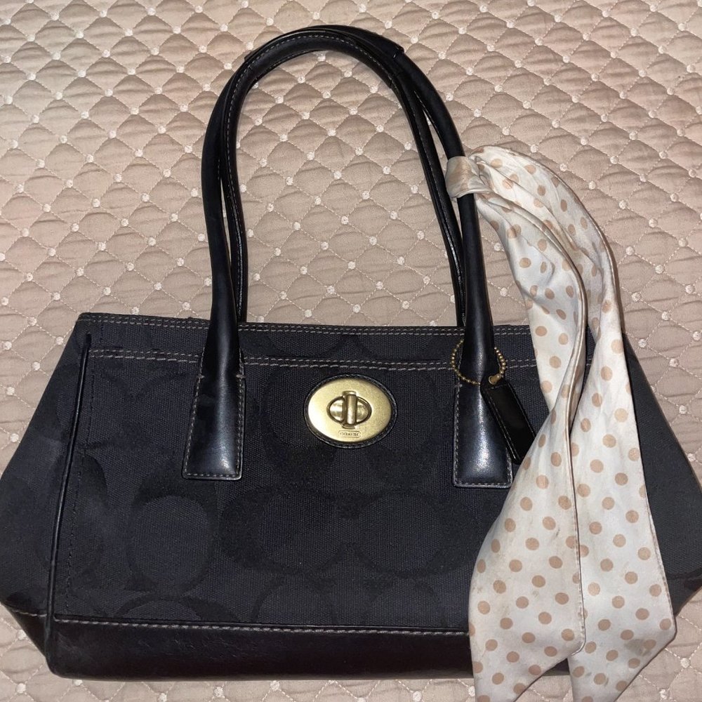 Vintage Black medium shoulder coach bag with turnlock